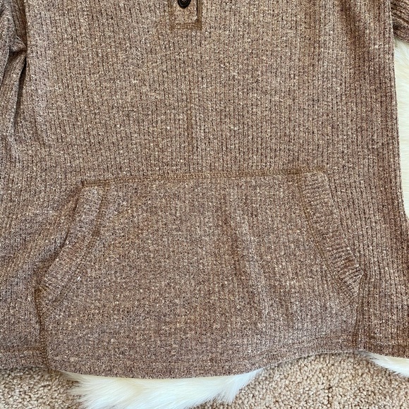 V Neck Henley Top - Picture 3 of 3